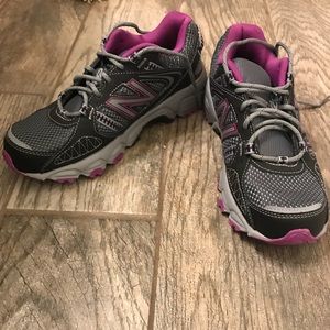 Ladies New Balance tennis shoes